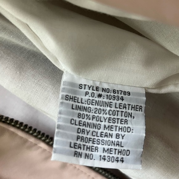 Soft pink leather vest. perfect for Fall. Size small - Picture 4 of 5